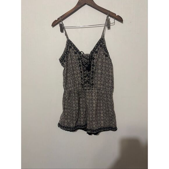 American Eagle Outfitters Black & White Lace up Boho Printed Romper Medium - Picture 1 of 6